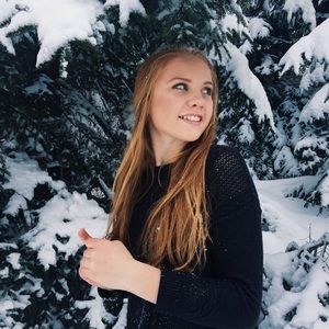 Meet your Posher, Becca